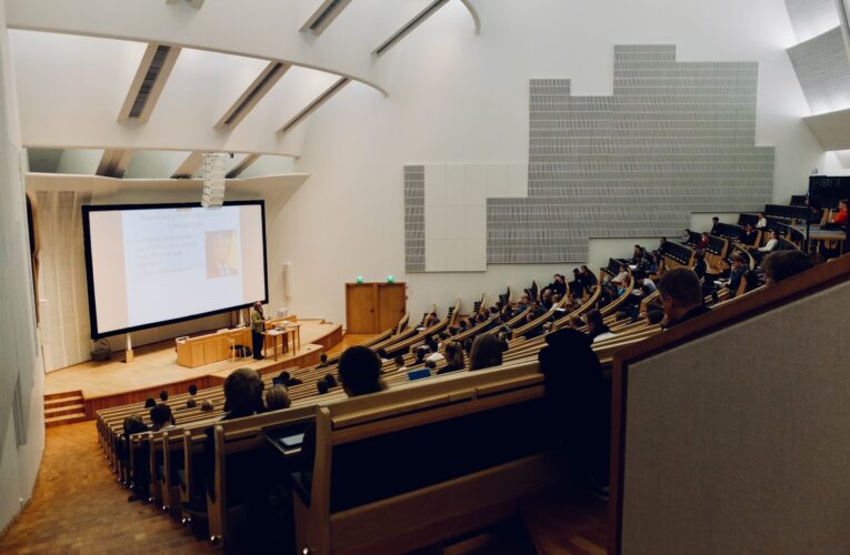 Sådan kan din skole forbedre undervisningen i din klasse